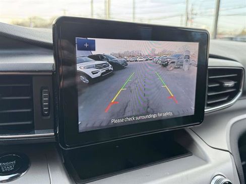 Used 2022 Ford Explorer XLT w/ Equipment Group 202A image 17