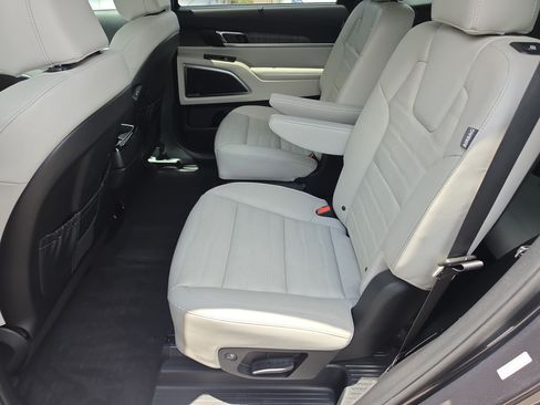 Certified 2024 Kia Telluride SX Prestige AWD/4WD image 17