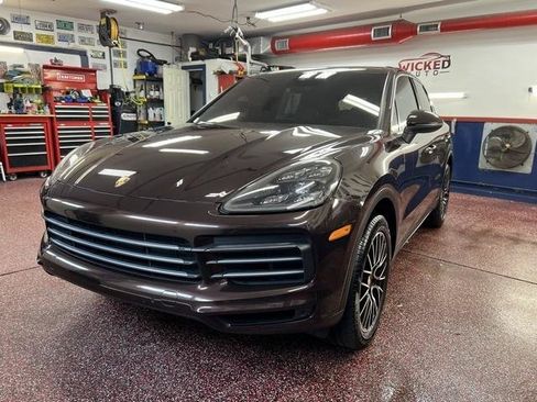 Used 2019 Porsche Cayenne AWD/4WD image 1
