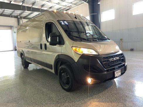 Used 2024 RAM ProMaster 3500 w/ Premium Convenience Group FWD image 1
