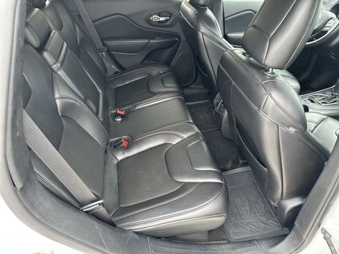 Used 2019 Jeep Cherokee Trailhawk image 33