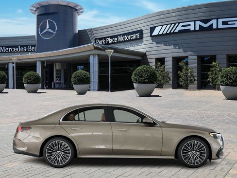 New 2026 Mercedes-Benz E 350 4MATIC Sedan image 2
