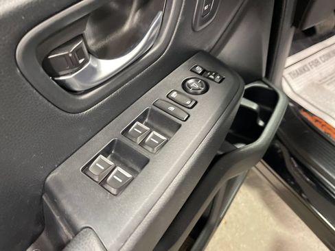 Used 2025 Honda Pilot TrailSport image 24