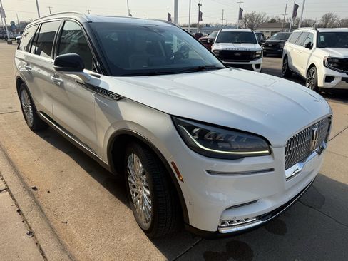 Used 2020 Lincoln Aviator Reserve w/ Equipment Group 201A image 3