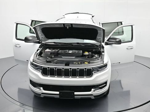 Used 2024 Jeep Wagoneer Series II w/ Flexible Seating Group image 47