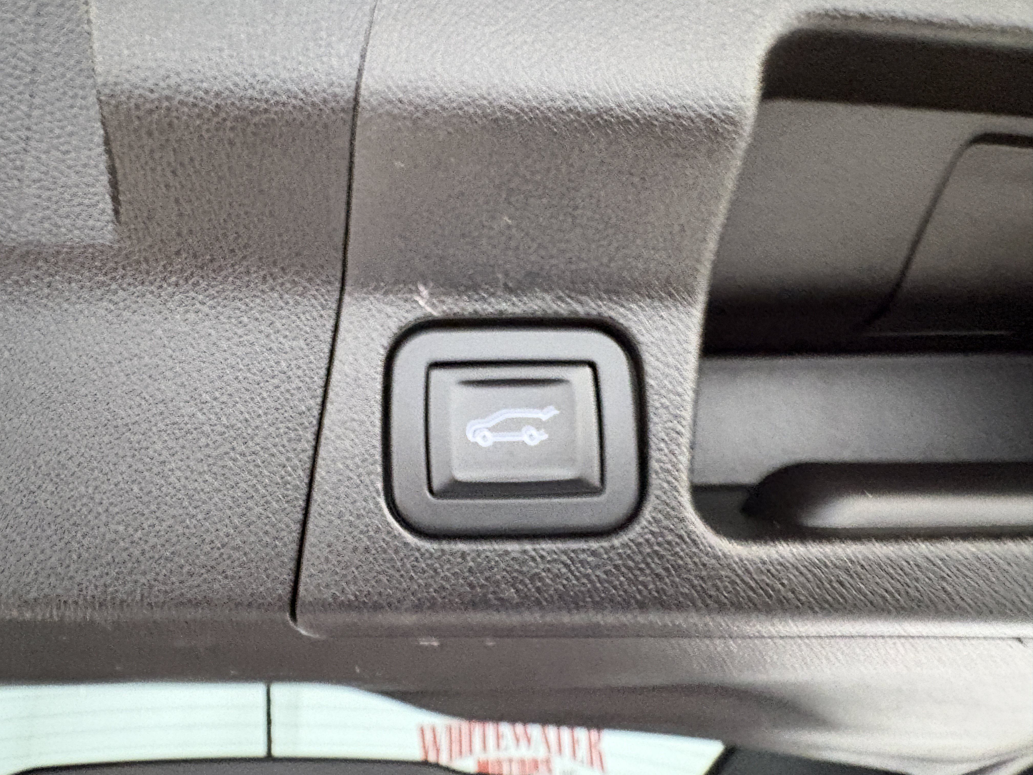 Used 2019 GMC Acadia Denali w/ Technology Package FWD image 10