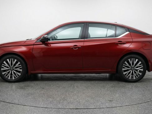 Used 2025 Nissan Altima 2.5 SV image 5