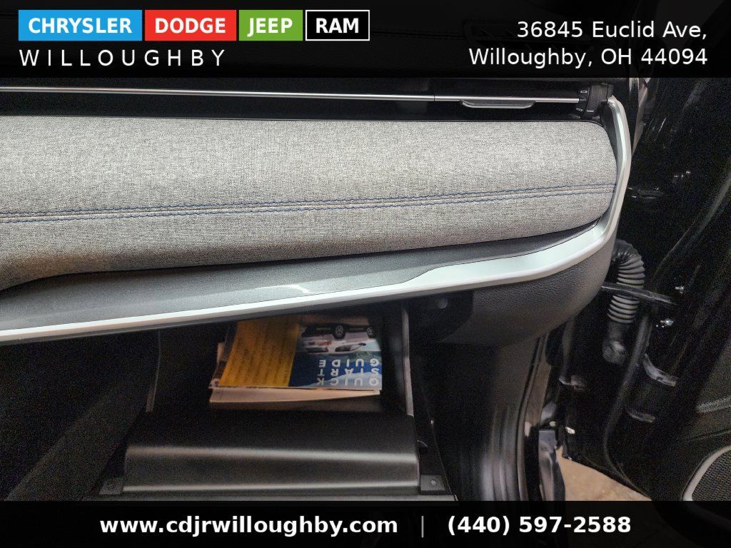 Used 2024 Jeep Compass Latitude AWD/4WD image 33
