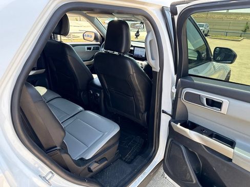 Used 2021 Ford Explorer XLT w/ Equipment Group 202A RWD image 13