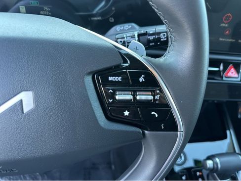 Certified 2025 Kia Niro EX image 21