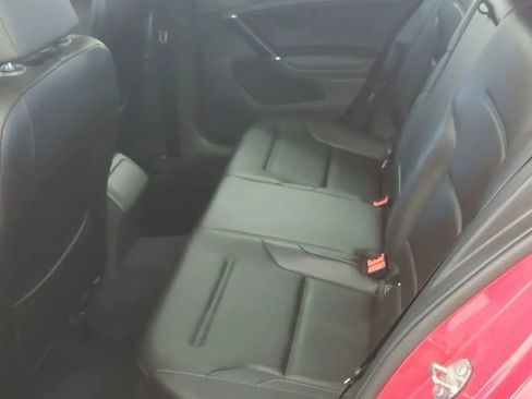 Used 2018 Volkswagen Golf SE image 11