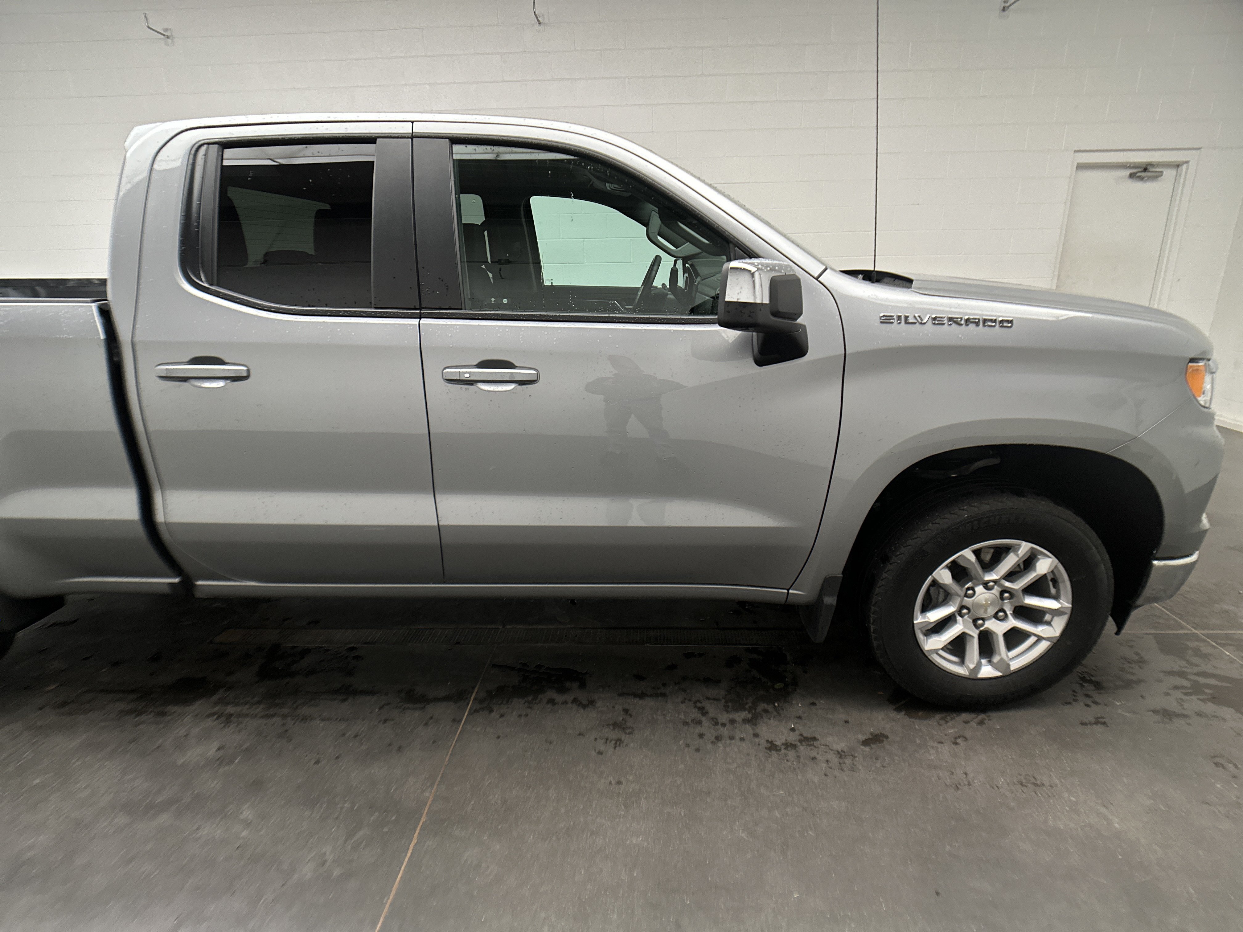 Used 2024 Chevrolet Silverado 1500 LT AWD/4WD image 10