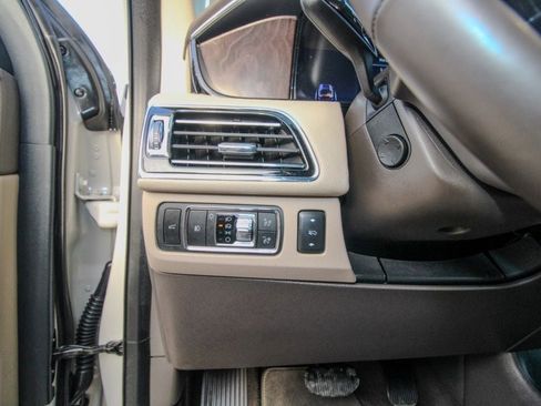 Used 2022 Lincoln Navigator 4WD image 19