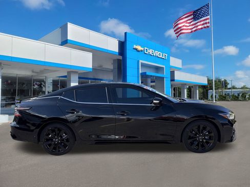 Used 2023 Nissan Maxima SR w/ Sport Mat Group image 9