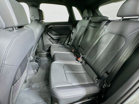 Used 2025 Audi Q3 2.0T Premium w/ Black Optic Sport Package image 9