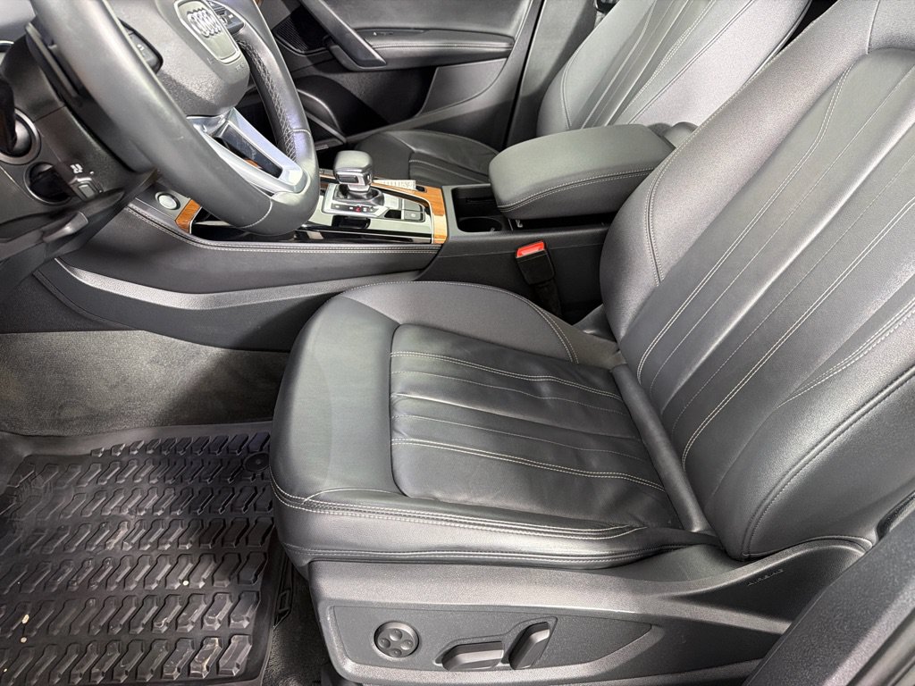 Used 2021 Audi Q5 2.0T Premium Plus w/ Premium Plus Package AWD/4WD image 12