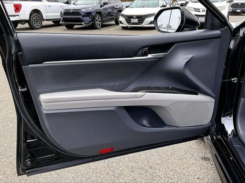 Certified 2022 Toyota Camry SE image 21