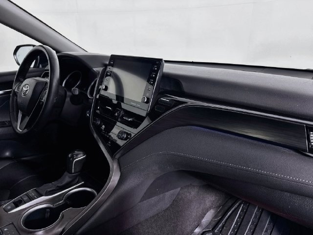 Used 2022 Toyota Camry XLE FWD image 27
