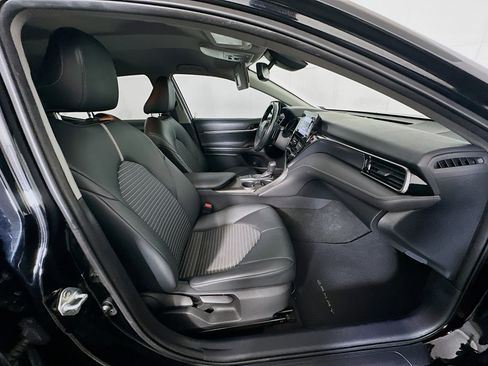 Used 2022 Toyota Camry SE image 32