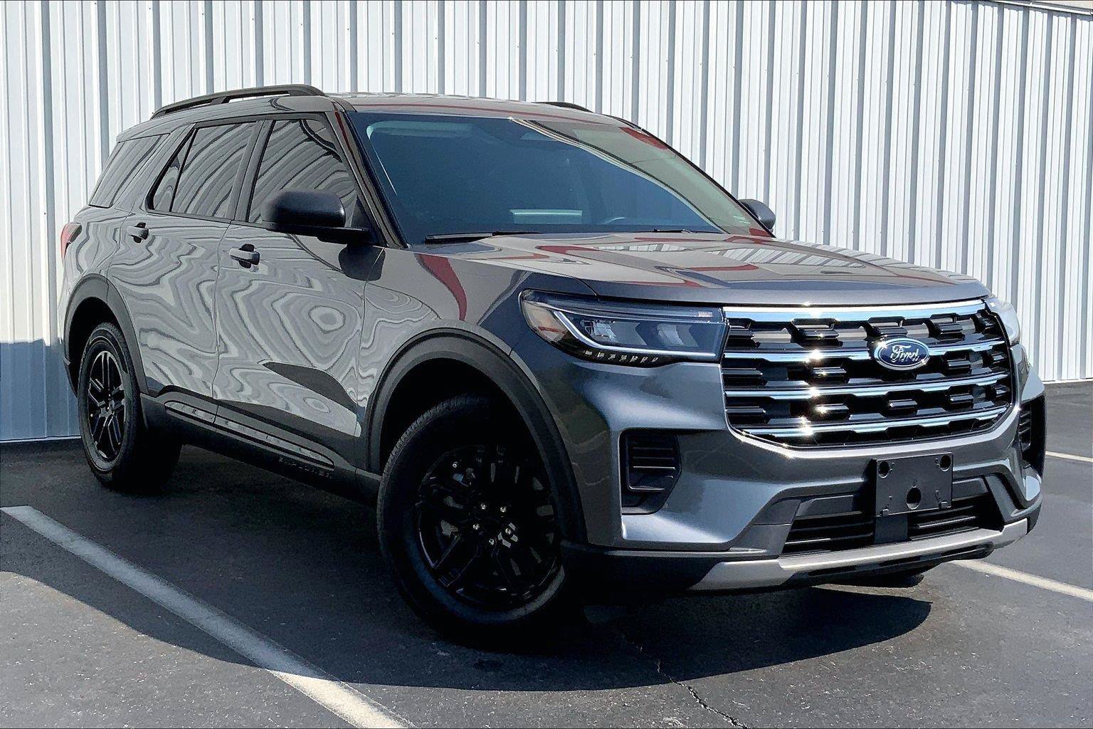 Used 2026 Ford Explorer Active AWD/4WD image 2