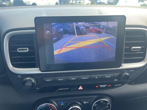 Used 2023 Hyundai Venue SE image 32