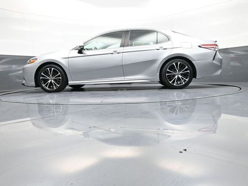 Certified 2020 Toyota Camry SE w/ Cold Weather Package AWD/4WD image 32