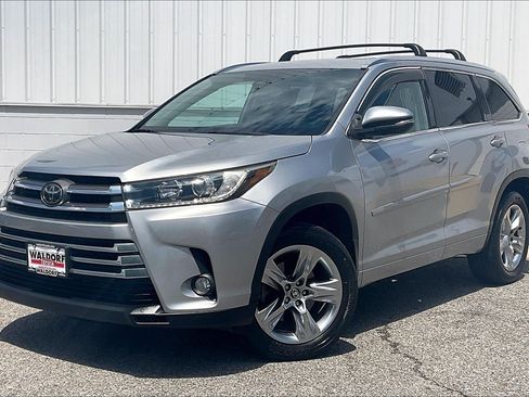 Used 2018 Toyota Highlander Limited AWD/4WD image 2
