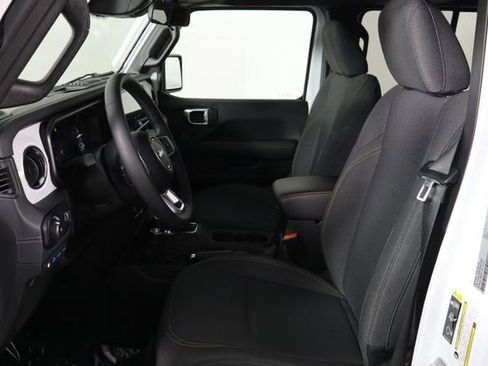 Used 2025 Jeep Wrangler Unlimited Sahara AWD/4WD image 16