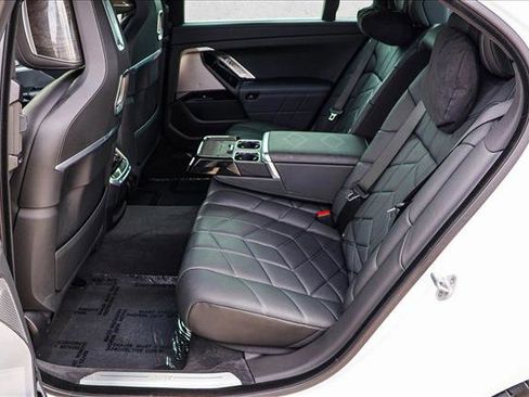 Certified 2024 BMW i7 eDrive50 image 22