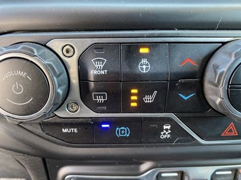 Used 2022 Jeep Wrangler Unlimited Sahara w/ Cold Weather Group image 28