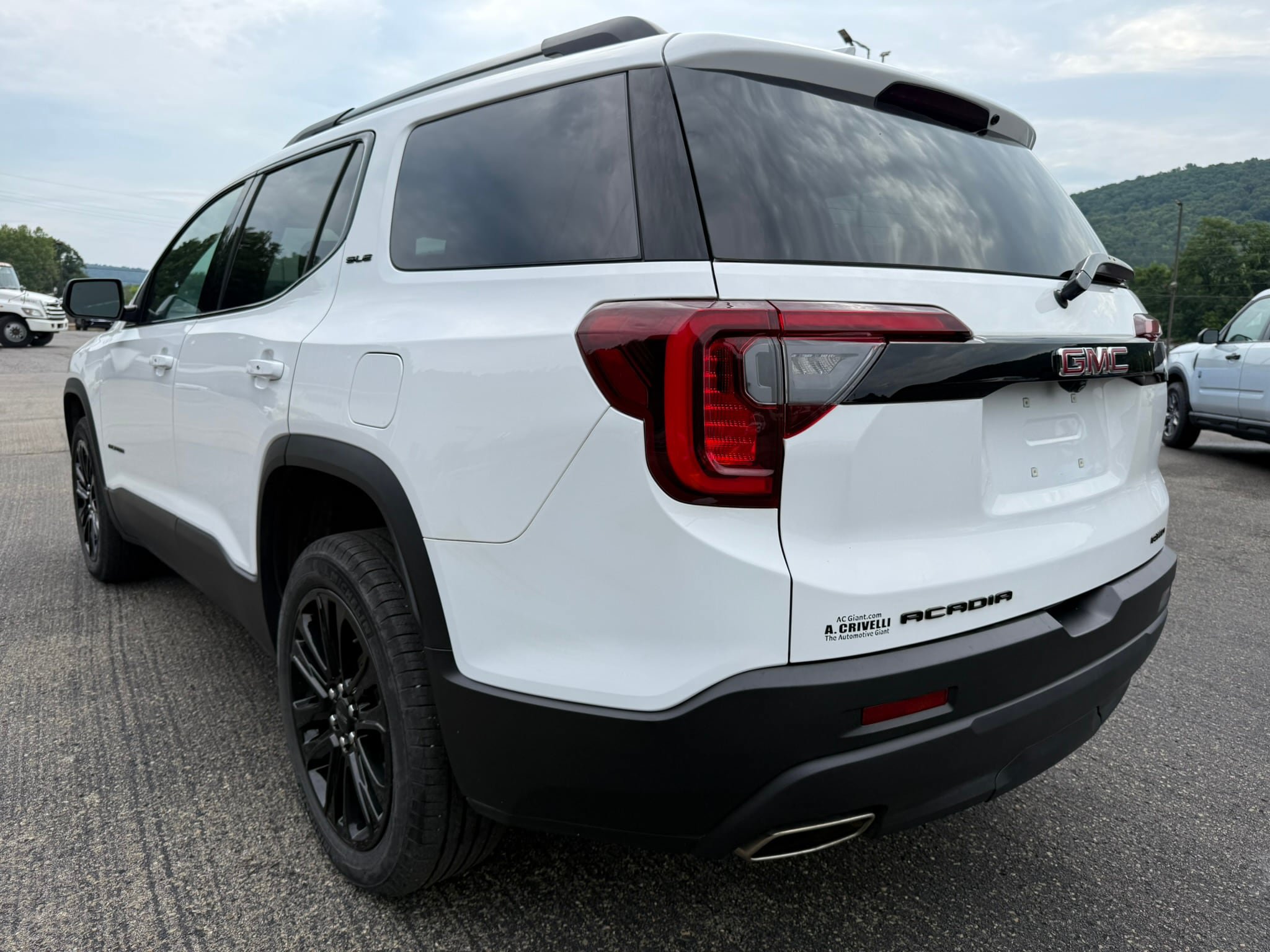 Used 2023 GMC Acadia SLE w/ Driver Convenience Package AWD/4WD image 7
