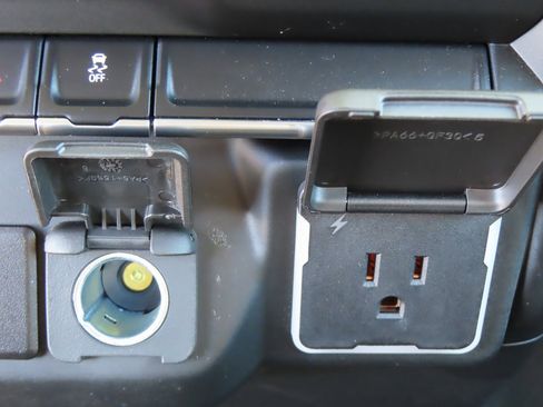 Used 2024 Chevrolet Silverado 1500 Custom image 10