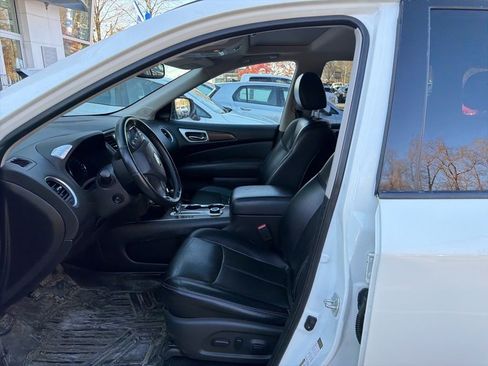 Used 2018 Nissan Pathfinder Platinum image 10