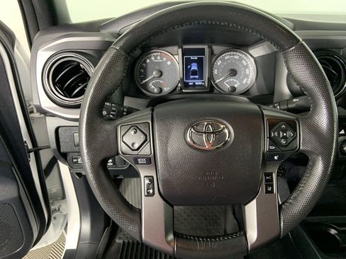 Used 2021 Toyota Tacoma TRD Off-Road image 9
