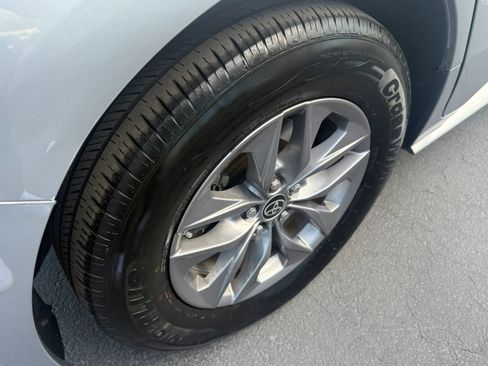 Used 2024 Toyota Sienna XLE image 32