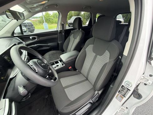 Used 2024 Kia Sorento LX FWD image 17