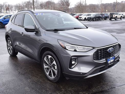 Used 2023 Ford Escape Platinum image 13