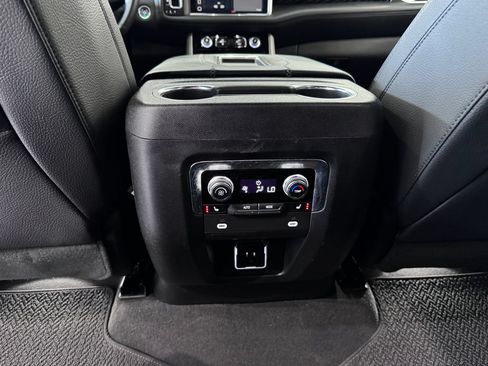 Used 2023 GMC Yukon XL Denali AWD/4WD image 32
