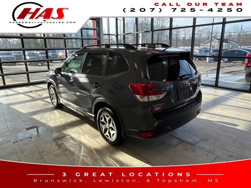 Used 2021 Subaru Forester Premium image 3
