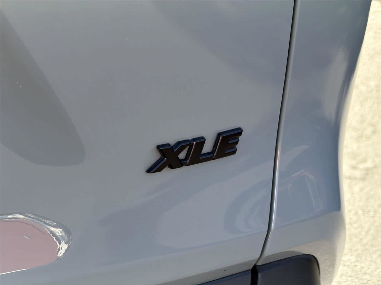 Used 2023 Toyota RAV4 XLE Premium FWD image 8