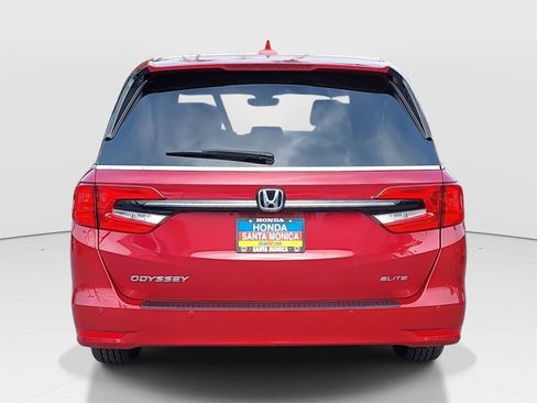 Used 2023 Honda Odyssey Elite image 6
