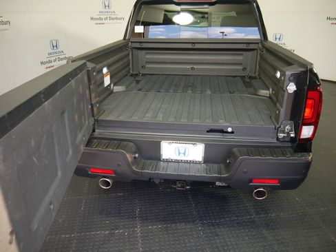 Certified 2025 Honda Ridgeline Black Edition image 6