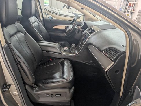 Used 2012 Lincoln MKX AWD image 21