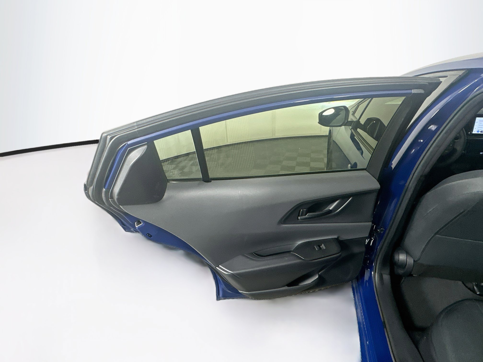Used 2024 Toyota Prius LE FWD image 25