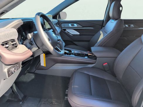 New 2025 Ford Explorer Platinum image 9