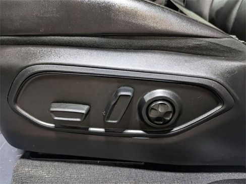 Used 2025 Jeep Grand Cherokee L Limited w/ Black Appearance Package image 13