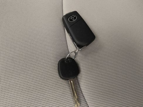 Used 2022 Toyota Corolla LE FWD image 32