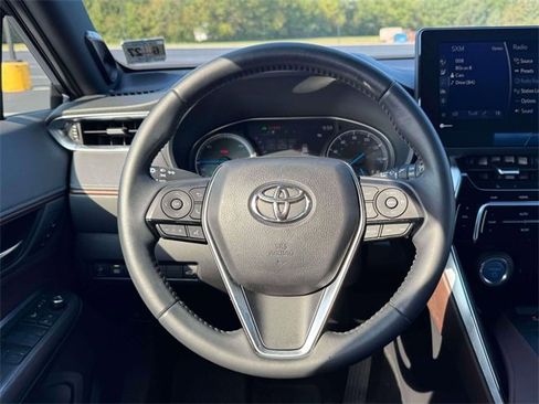 Used 2022 Toyota Venza XLE image 13