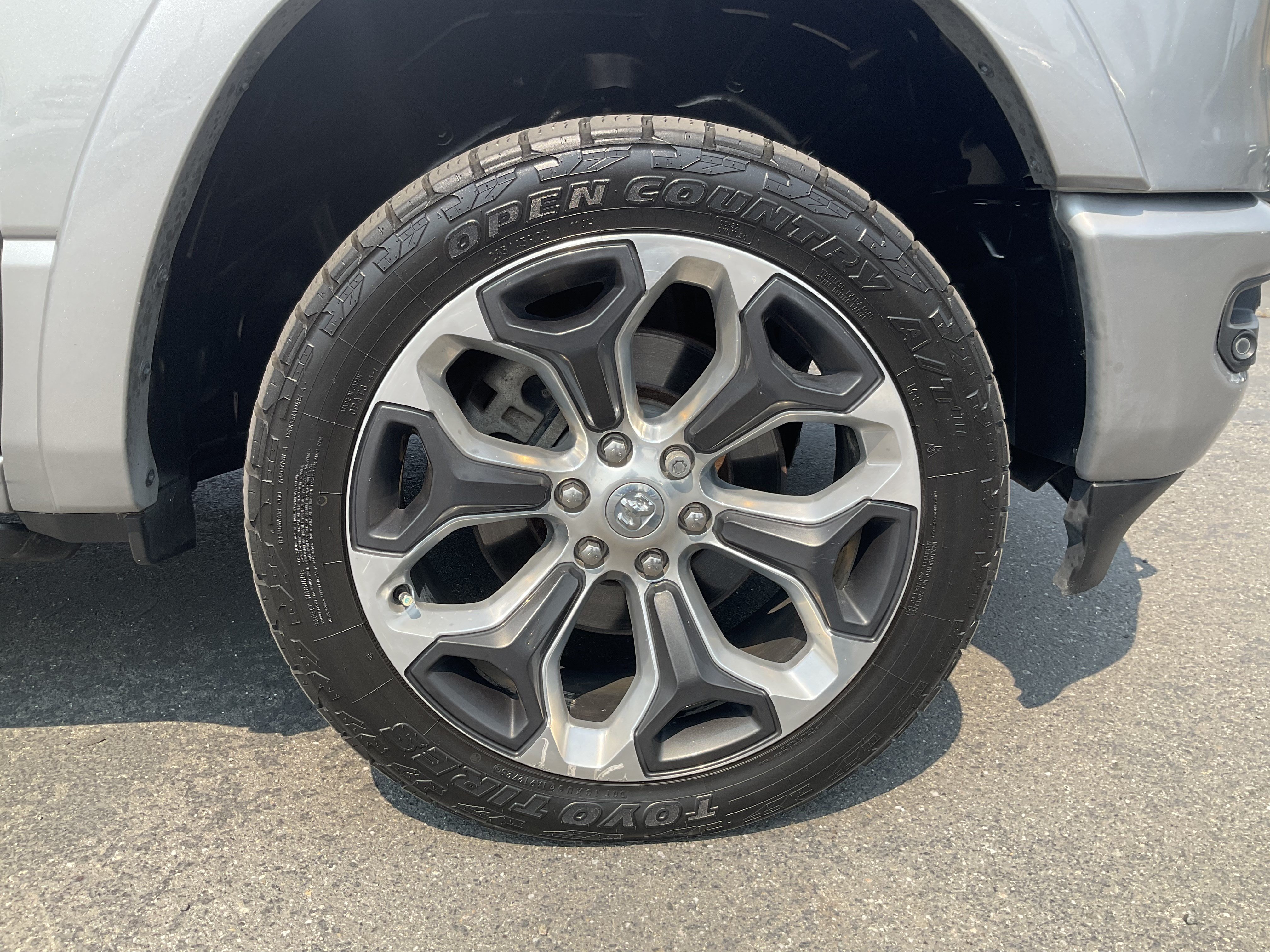 Used 2022 RAM 1500 Limited w/ Body-Colour Bumper Group AWD/4WD image 12