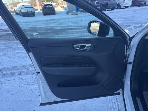 Certified 2025 Volvo XC60 B5 Core image 16
